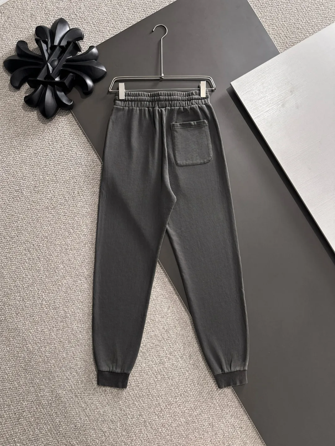 Next day shipping P720 Stone lsland/stone island high quality 2025 autumn and winter new casual heavy industry suit exclusively developed by yb! High quality production! The top version of the trading company channel order, external orders for imported custom fabrics, high breathability and comfort, impeccable details, absolutely worth buying! This type of suit is also a must-have for lazy people. You don’t have to think about how to match it, you can just get it in one set! Brand element design concept, delicate and soft feel! It presents a casual cut and the upper body shape is great! On sale simultaneously on the official website! From a high-end men's positioning brand, the low-key luxury taste is irresistible! Exquisite workmanship and impeccable quality! The overall style is simple, fashionable and timeless, fully meeting the requirements of stylish and tasteful dressing! Sizes: S to XL (or state your height and weight when placing an order)